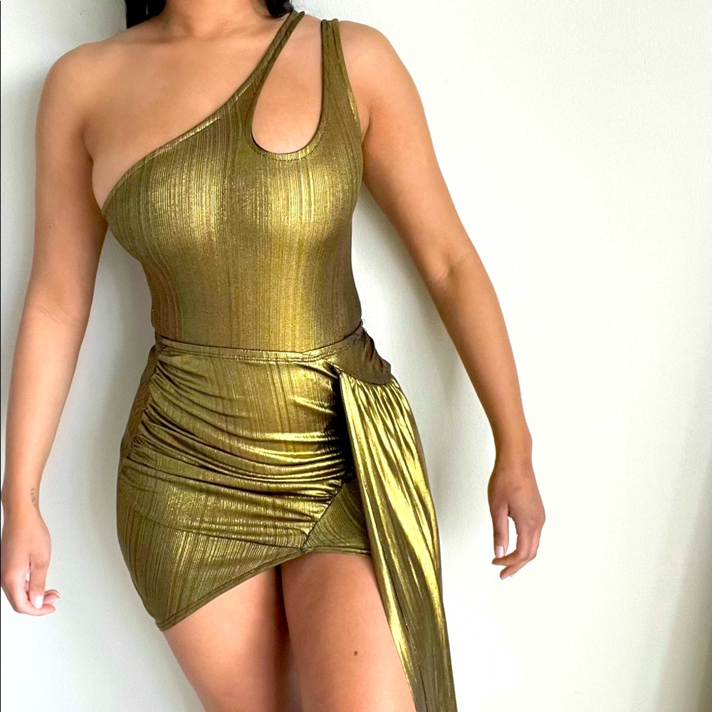 Gold 2 piece metallic body suit and skirt